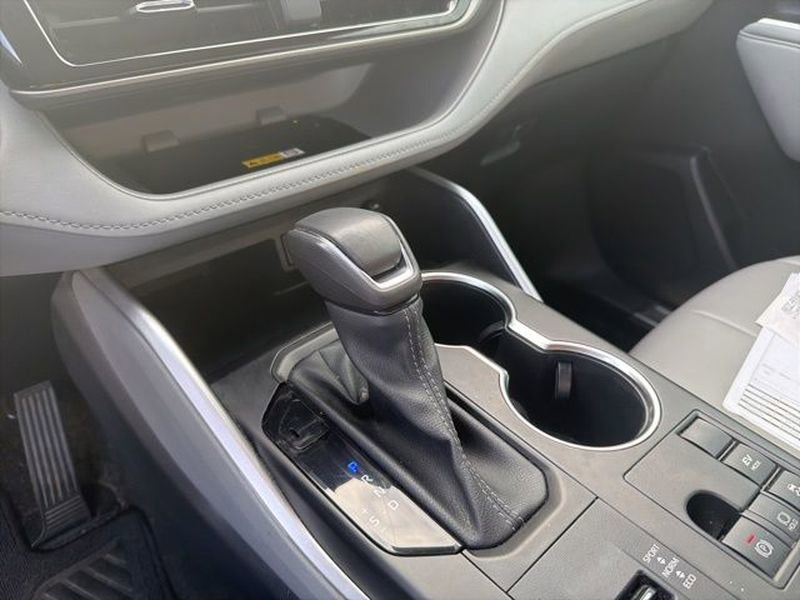 Used 2023 Toyota Highlander XLE FWD image 9