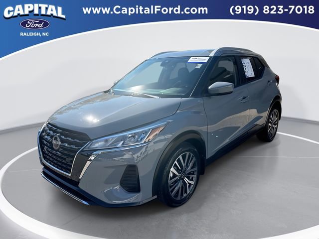 Used 2022 Nissan Kicks SV image 1