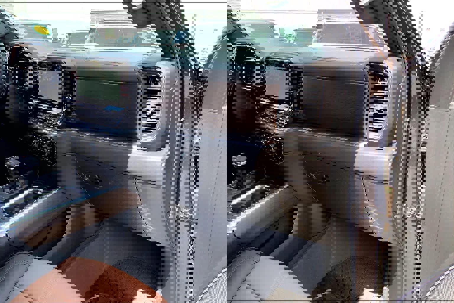 Used 2024 Chevrolet Silverado 1500 High Country w/ Technology Package AWD/4WD image 19