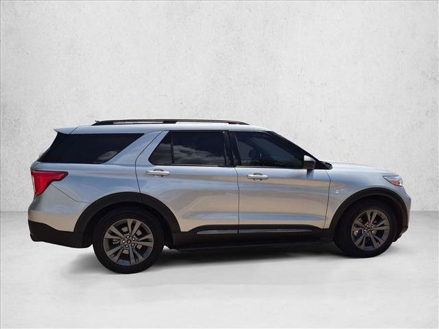 Certified 2021 Ford Explorer XLT w/ Equipment Group 202A RWD image 4