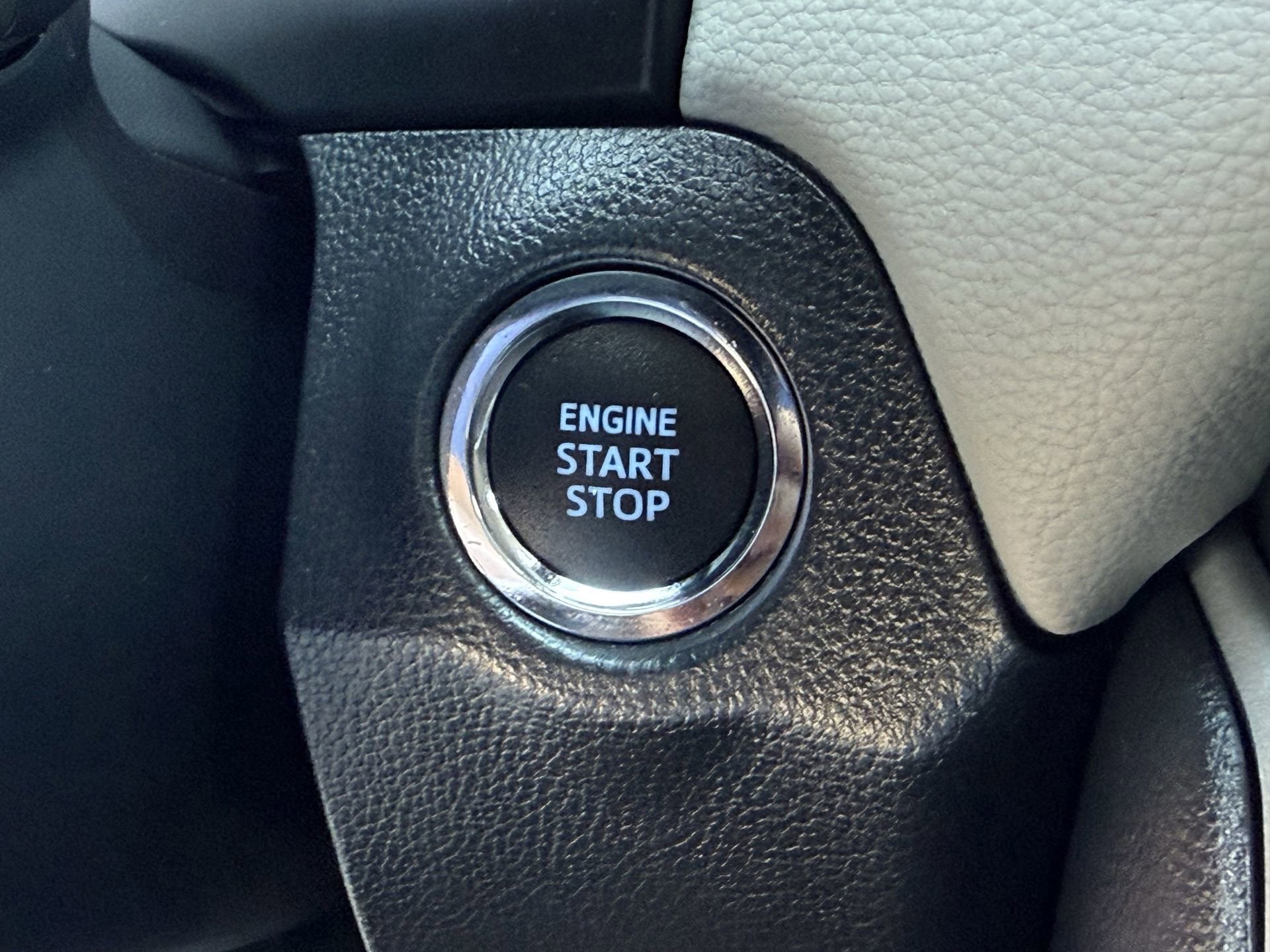 Used 2022 Toyota RAV4 XLE image 16