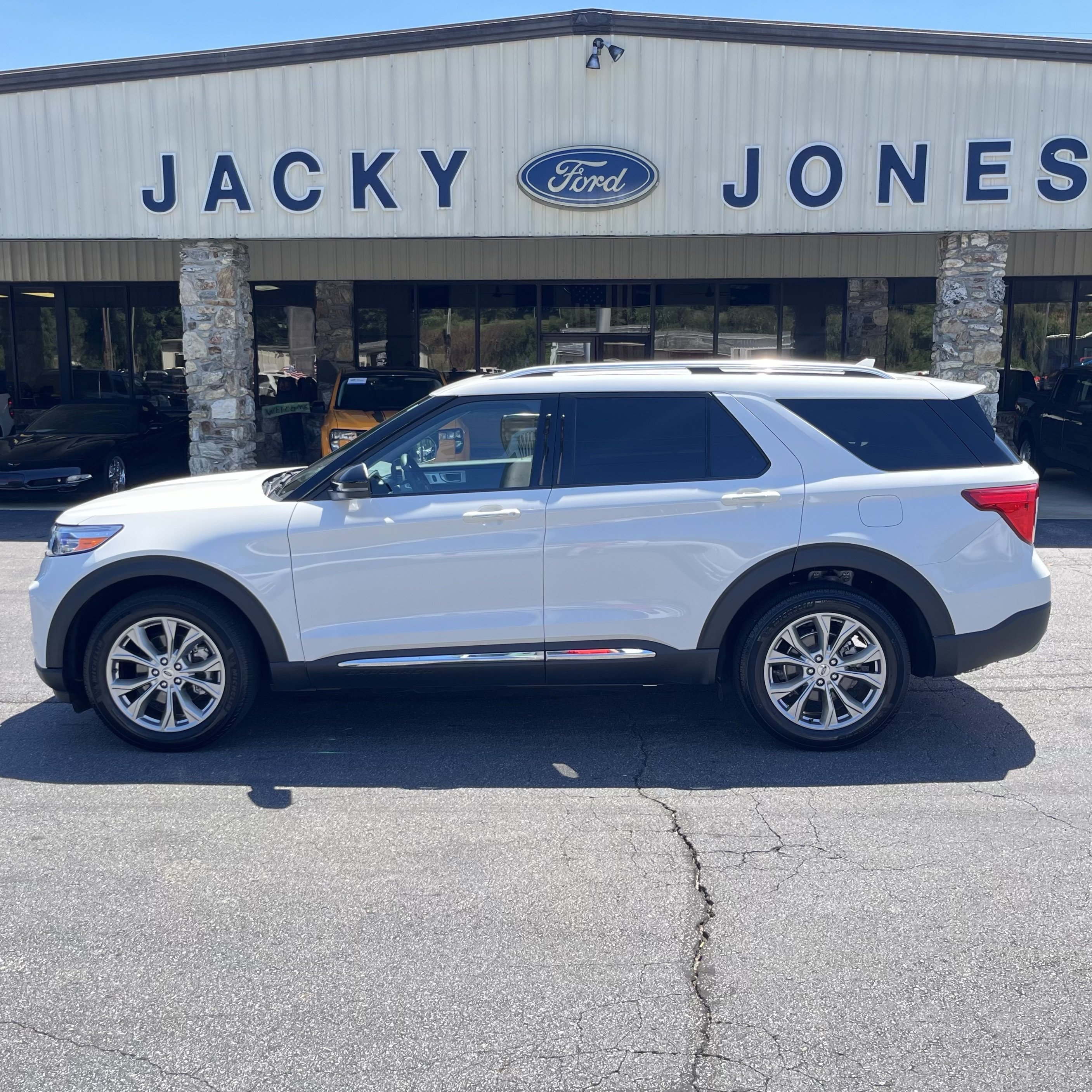 Certified 2024 Ford Explorer Limited w/ Limited Technology Package AWD/4WD image 1