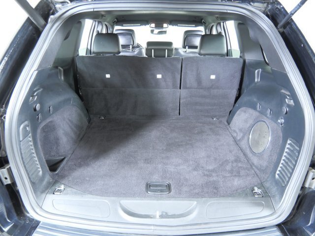 Used 2018 Jeep Grand Cherokee Altitude AWD/4WD image 9