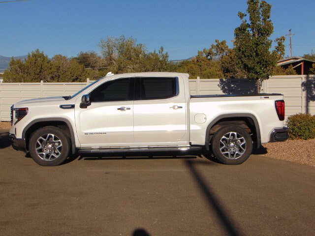 Used 2024 GMC Sierra 1500 SLT AWD/4WD image 3
