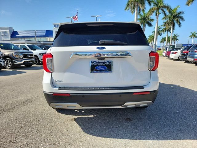 Certified 2022 Ford Explorer XLT w/ Equipment Group 202A RWD image 5