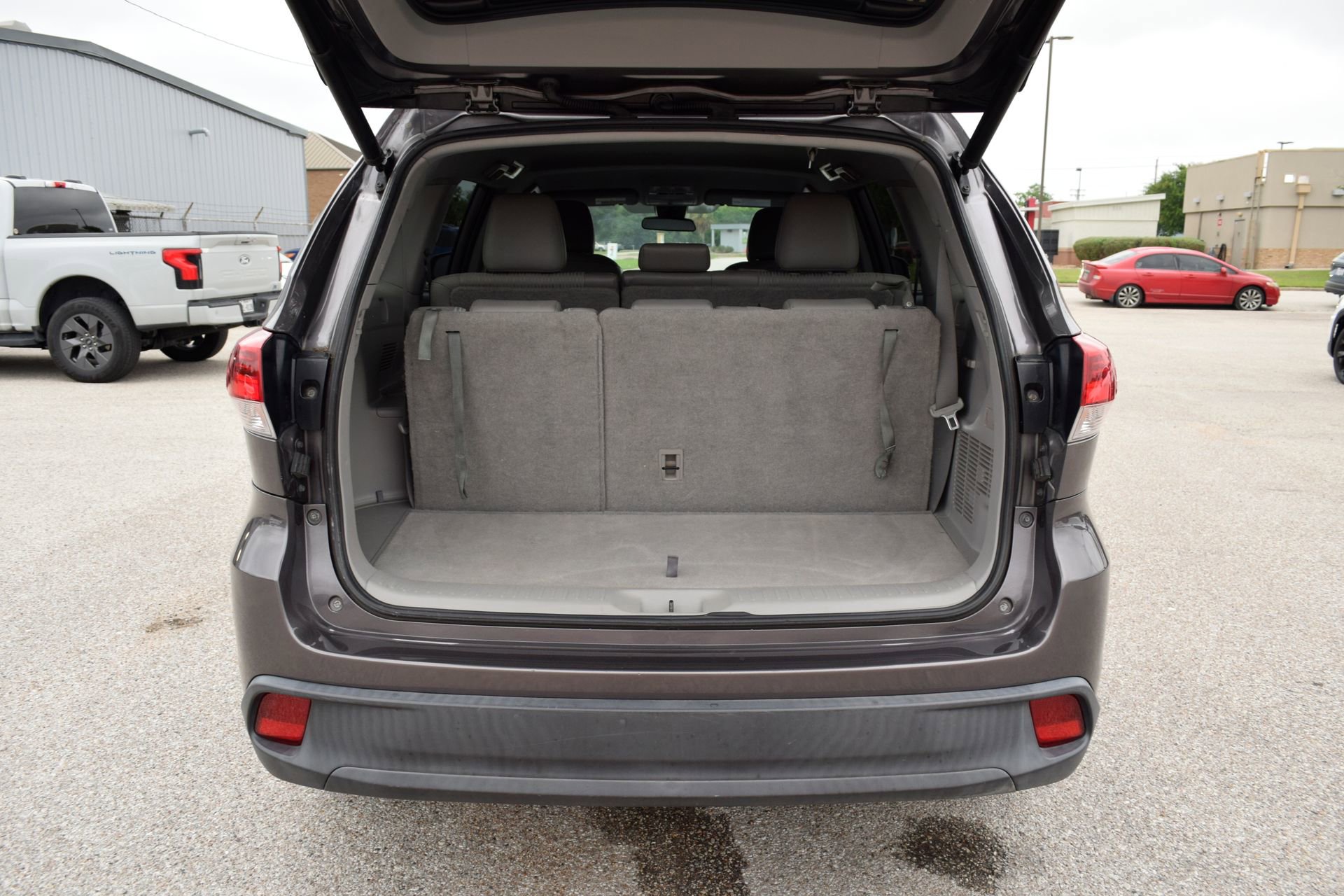 Used 2019 Toyota Highlander Plus FWD image 22