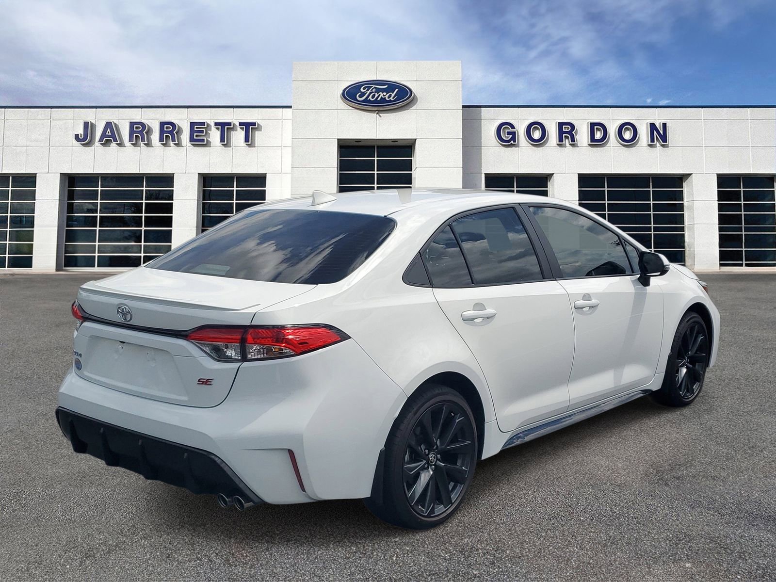 Used 2024 Toyota Corolla SE FWD image 4