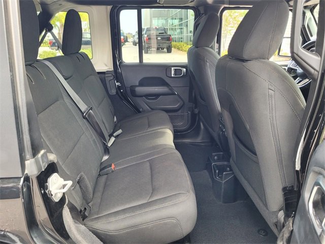 Used 2019 Jeep Wrangler Unlimited Sahara image 19