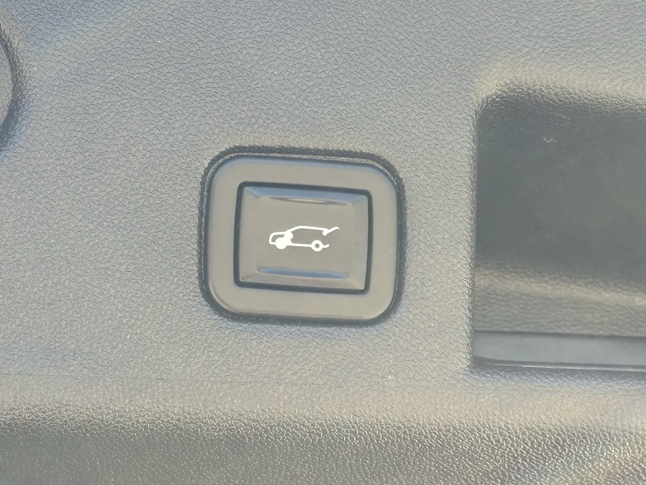 Used 2020 Chevrolet Equinox Premier FWD image 29