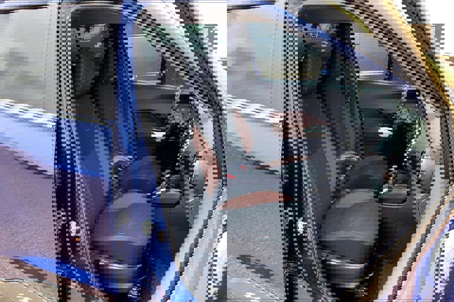 Used 2020 Nissan Kicks SR image 9