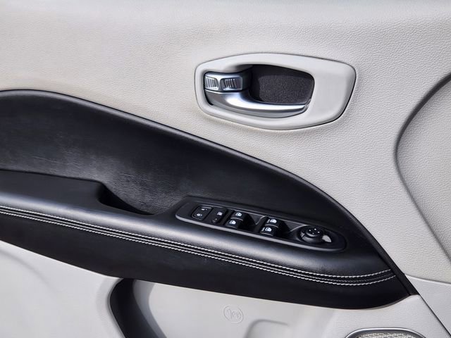 Used 2019 Jeep Compass Latitude w/ Popular Equipment Group image 11