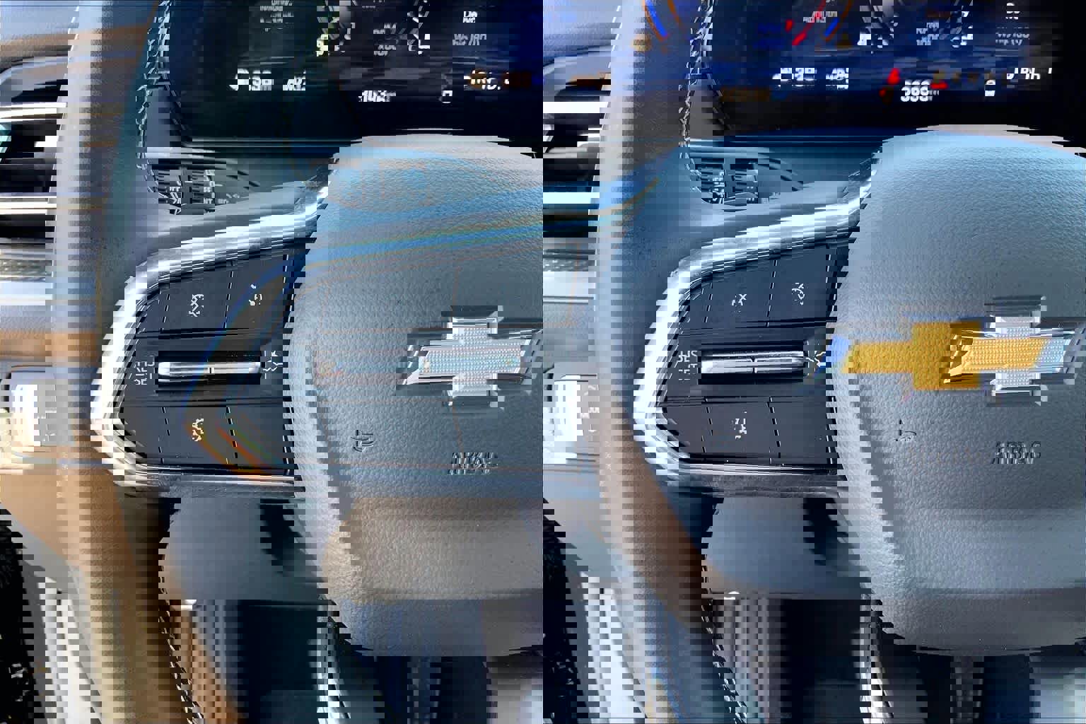 Used 2025 Chevrolet Traverse LT image 24