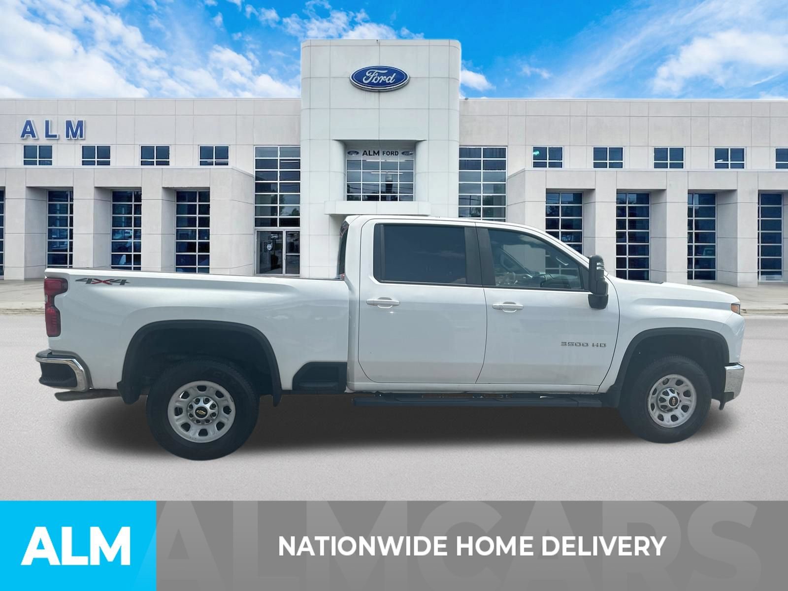 Used 2022 Chevrolet Silverado 3500 LT w/ Convenience Package AWD/4WD image 4