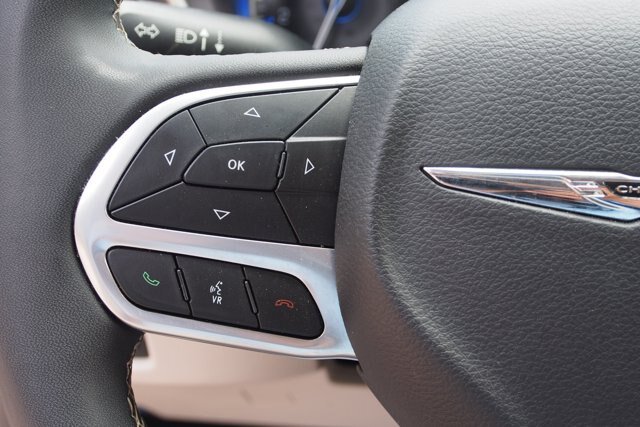 Used 2024 Chrysler Pacifica Touring-L FWD image 26