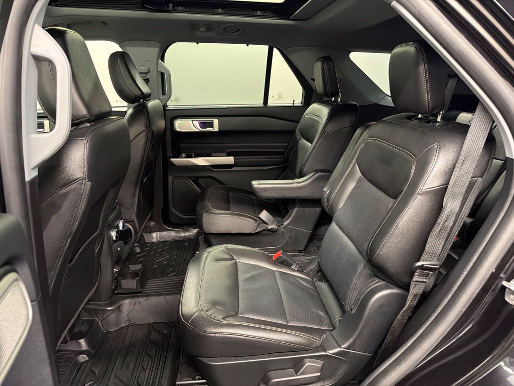 Certified 2022 Ford Explorer Limited w/ Limited Technology Package AWD/4WD image 35