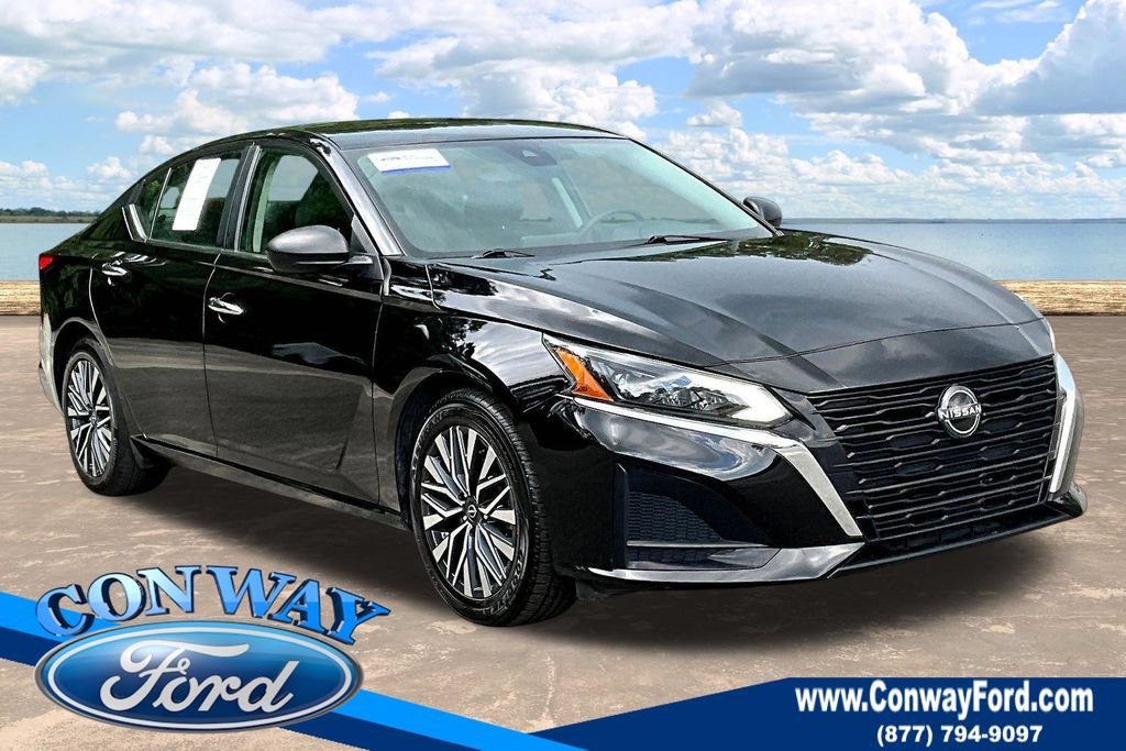 Used 2024 Nissan Altima 2.5 SV FWD image 1