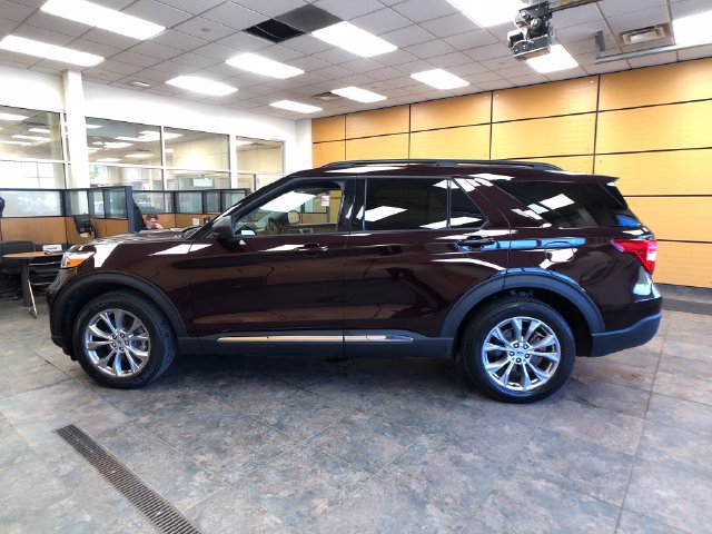 Certified 2023 Ford Explorer XLT w/ Equipment Group 202A AWD/4WD image 4