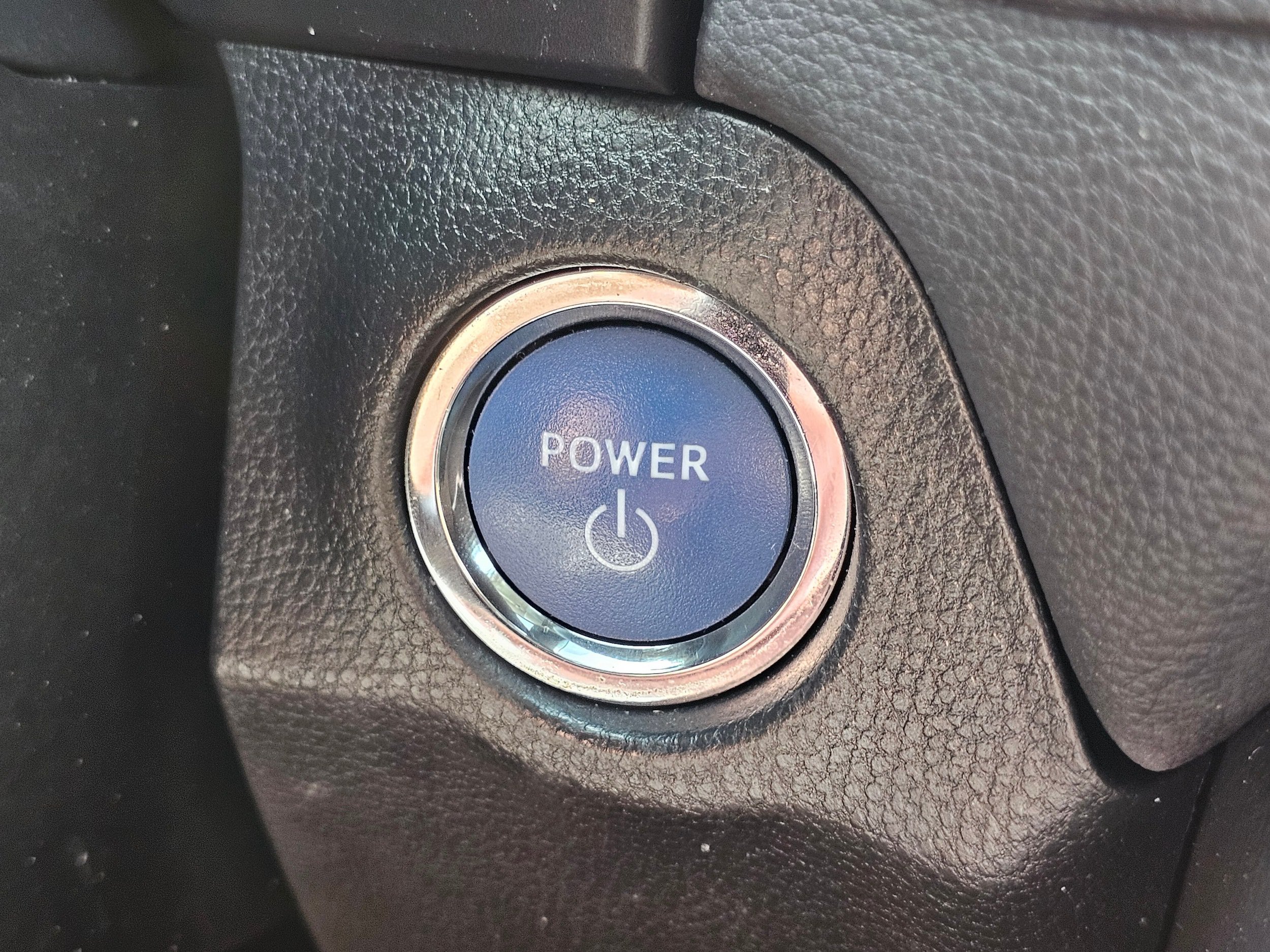 Used 2021 Toyota RAV4 XLE AWD/4WD image 32
