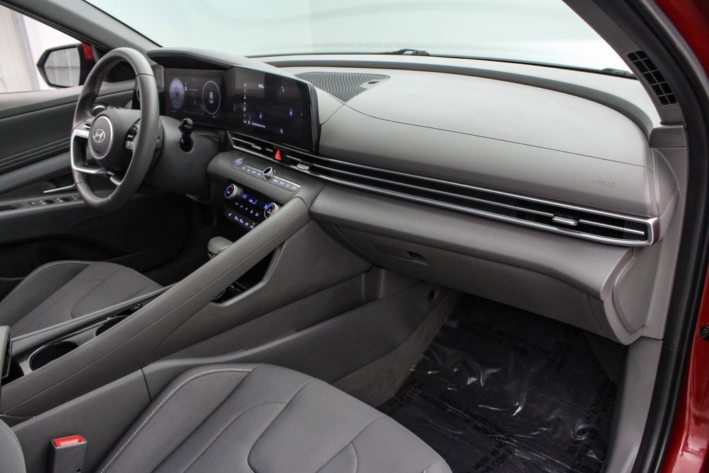 Used 2025 Hyundai Elantra SEL image 23