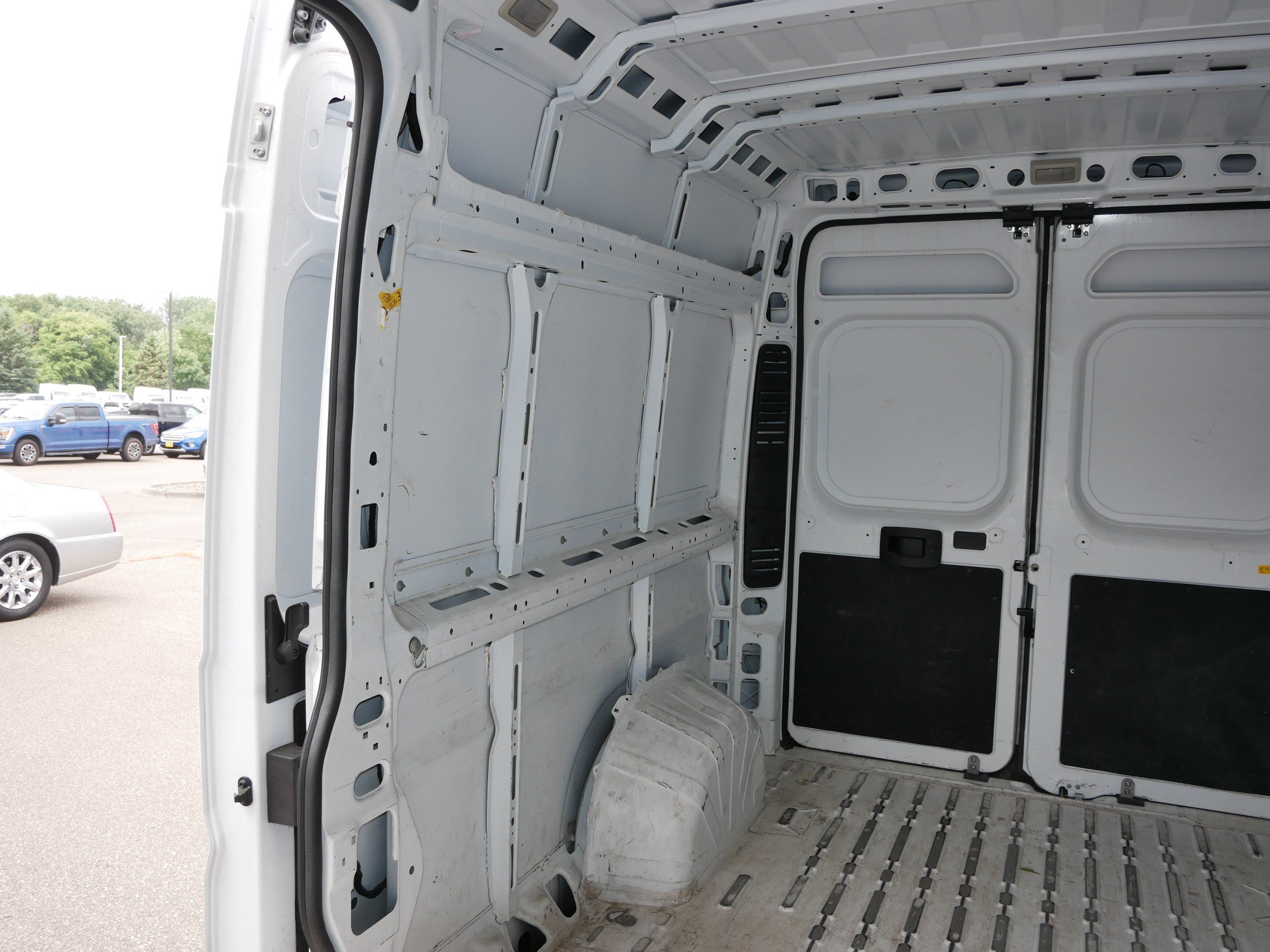 Used 2023 RAM ProMaster 2500 FWD image 12
