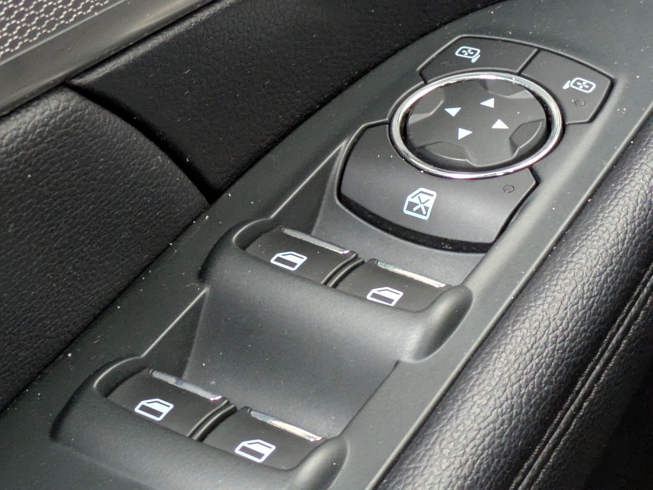 Certified 2018 Ford Explorer XLT FWD image 24