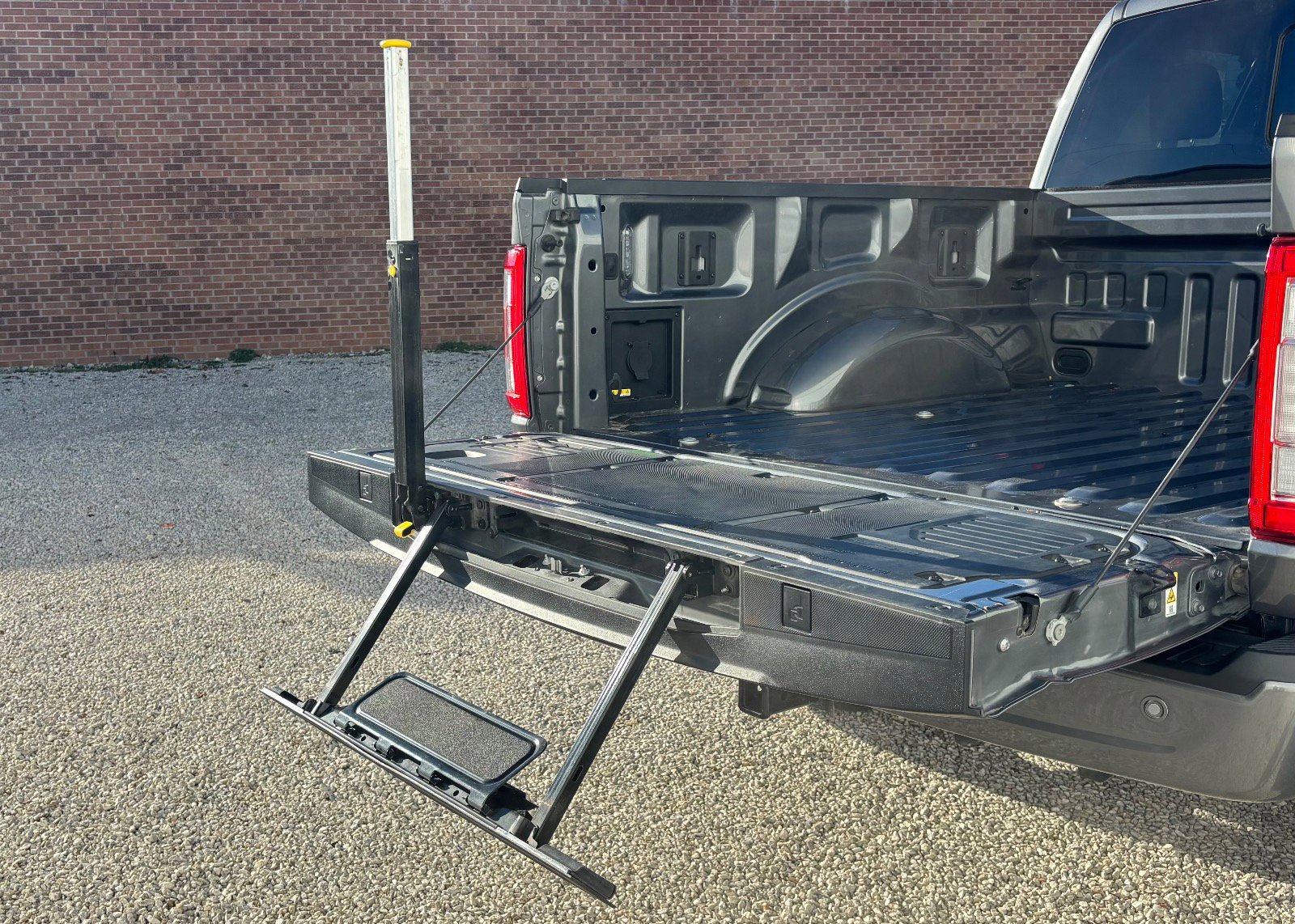 Certified 2022 Ford F150 Lariat w/ Equipment Group 502A High image 7