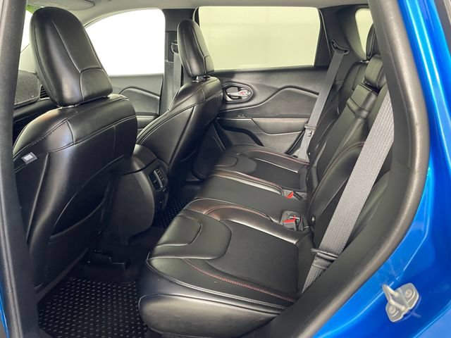 Used 2019 Jeep Cherokee Trailhawk w/ Cold Weather Group AWD/4WD image 18