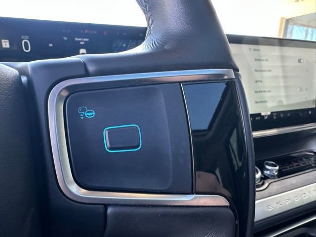 Certified 2025 Ford Expedition Platinum image 30