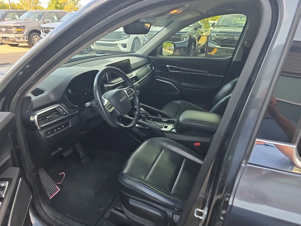 Used 2022 Kia Telluride LX FWD image 3