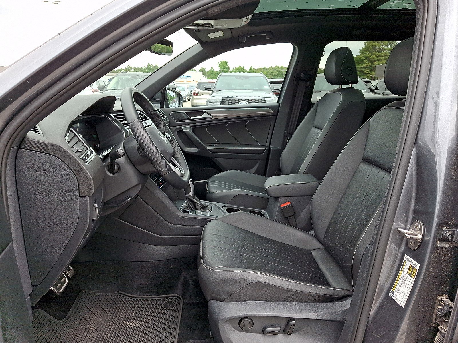 Used 2024 Volkswagen Tiguan SE R-Line FWD image 13