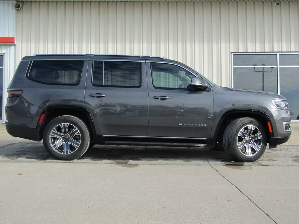 Used 2022 Jeep Wagoneer Series III AWD/4WD image 2