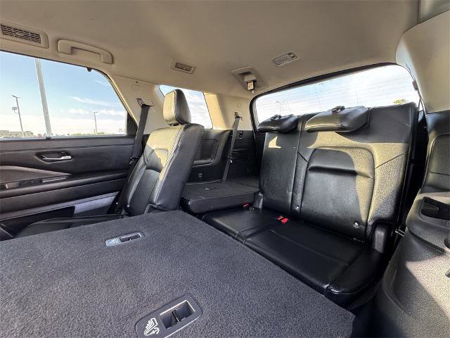 Used 2022 Nissan Pathfinder SL image 16