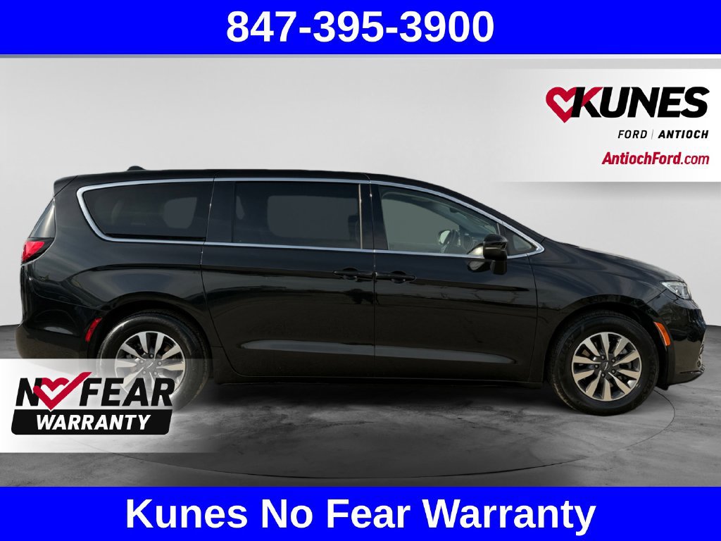 Used 2023 Chrysler Pacifica Touring-L FWD image 11