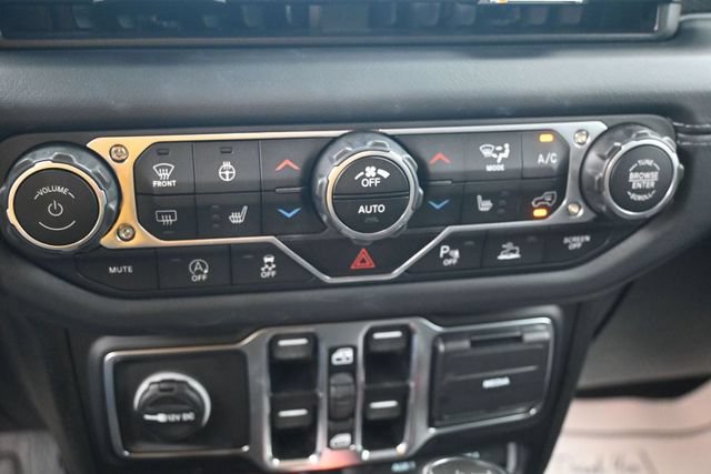 Used 2025 Jeep Wrangler Unlimited Rubicon AWD/4WD image 11