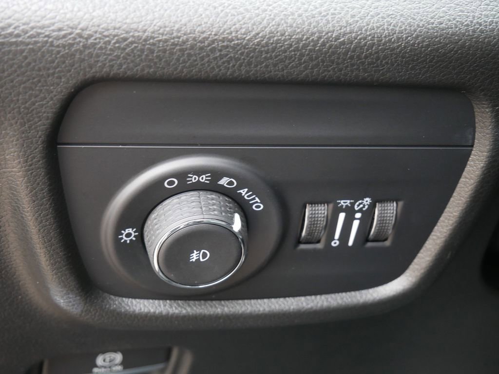 Used 2023 Jeep Grand Cherokee L Limited w/ Luxury Tech Group II AWD/4WD image 17