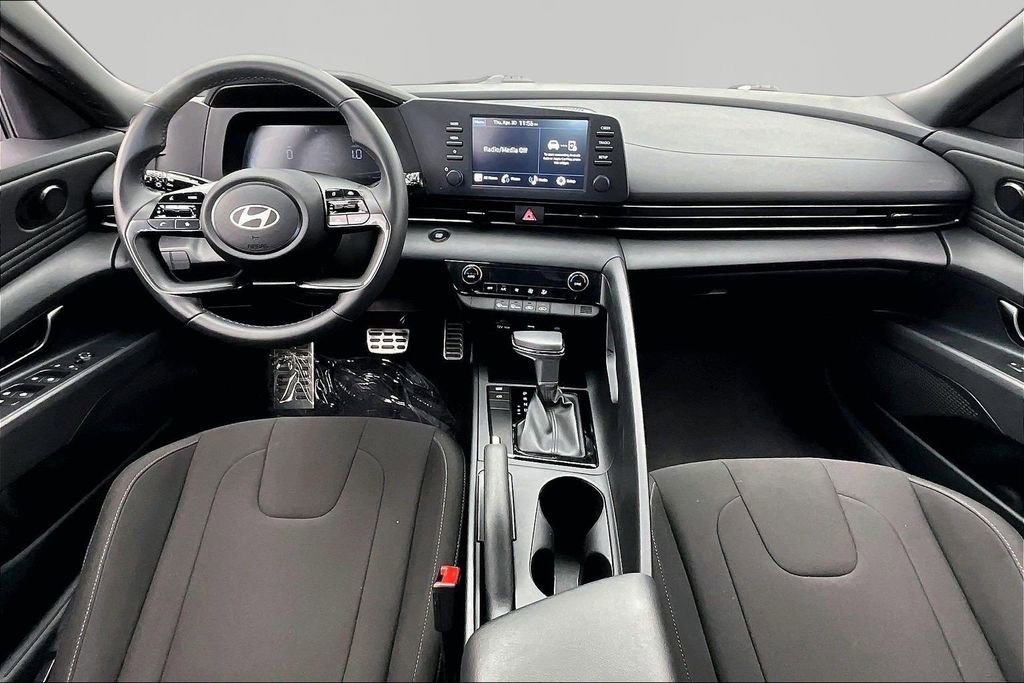 Used 2025 Hyundai Elantra Sport FWD image 16
