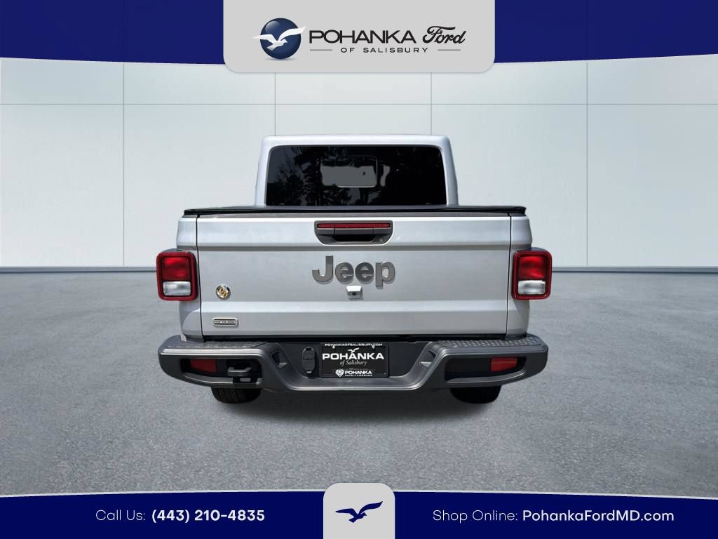 Used 2023 Jeep Gladiator Overland AWD/4WD image 6