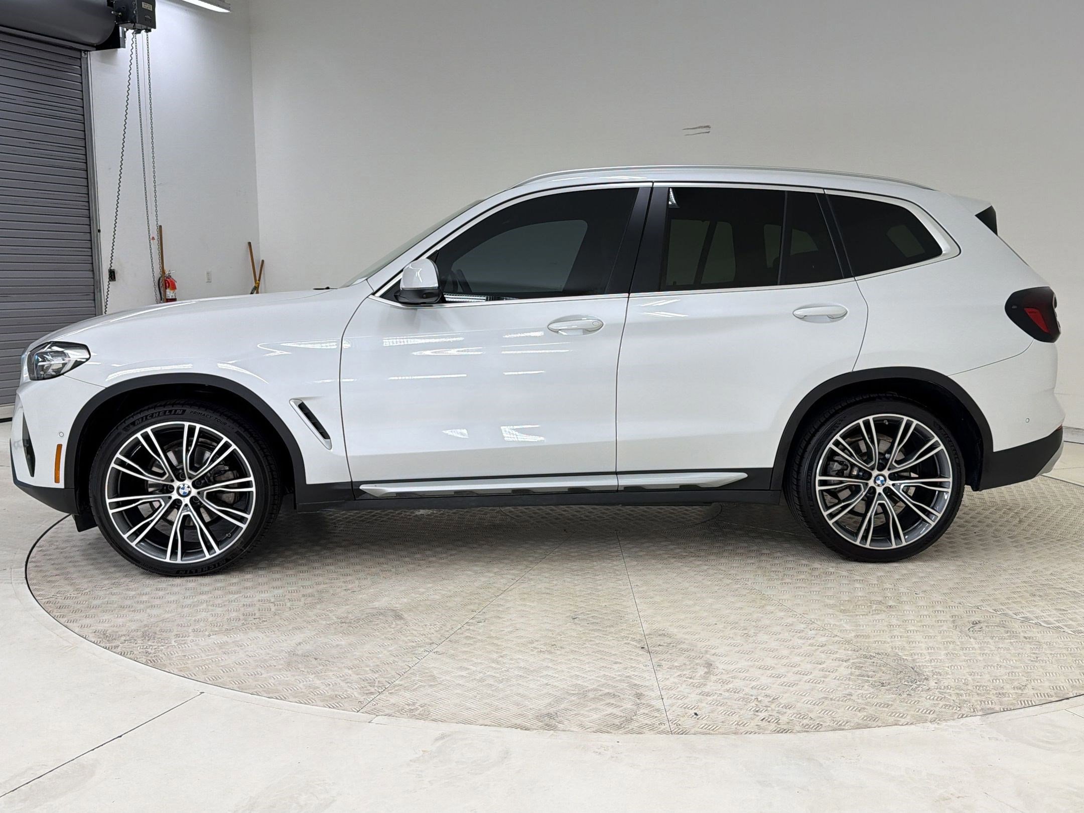 Used 2023 BMW X3 sDrive30i w/ Premium Package image 2