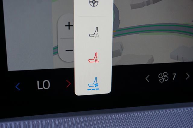 Certified 2025 Ford Explorer ST w/ Sun And Sound Package AWD/4WD image 33