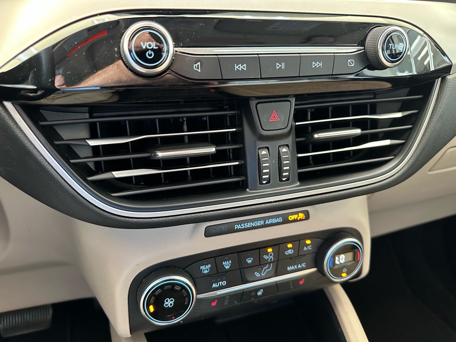 Certified 2020 Ford Escape SEL FWD image 33