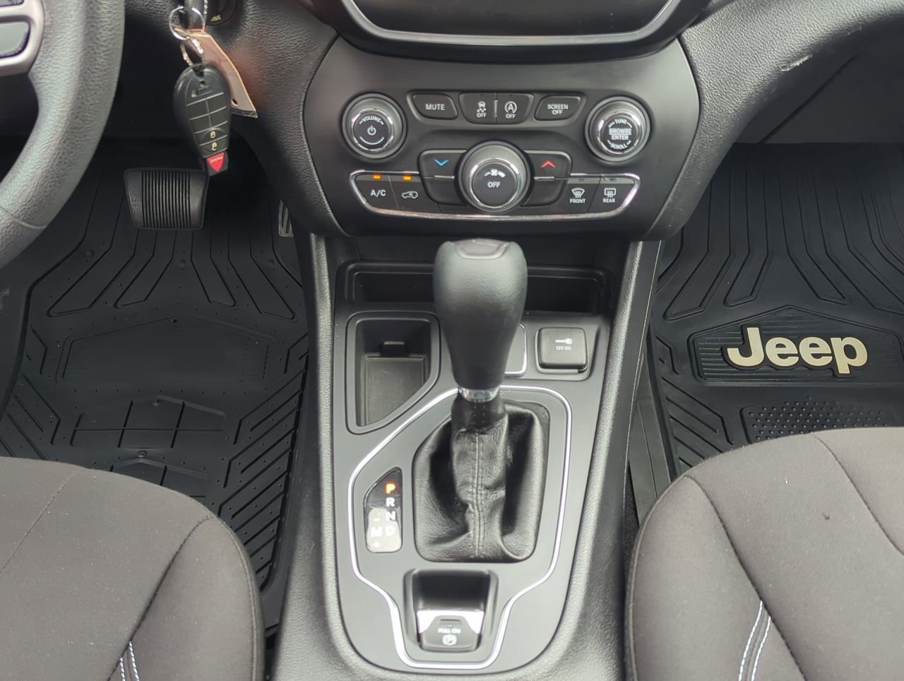 Used 2020 Jeep Cherokee Latitude FWD image 17