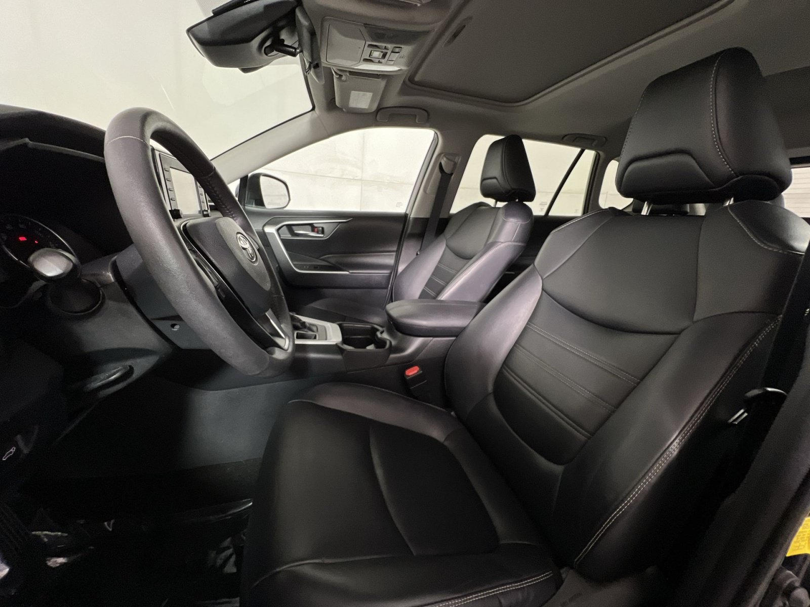 Used 2021 Toyota RAV4 XLE Premium AWD/4WD image 13