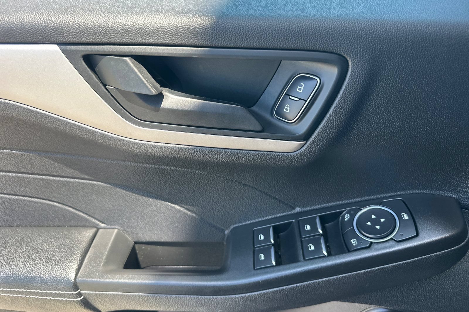 Certified 2022 Ford Escape SE w/ SE Sport Appearance Package FWD image 10