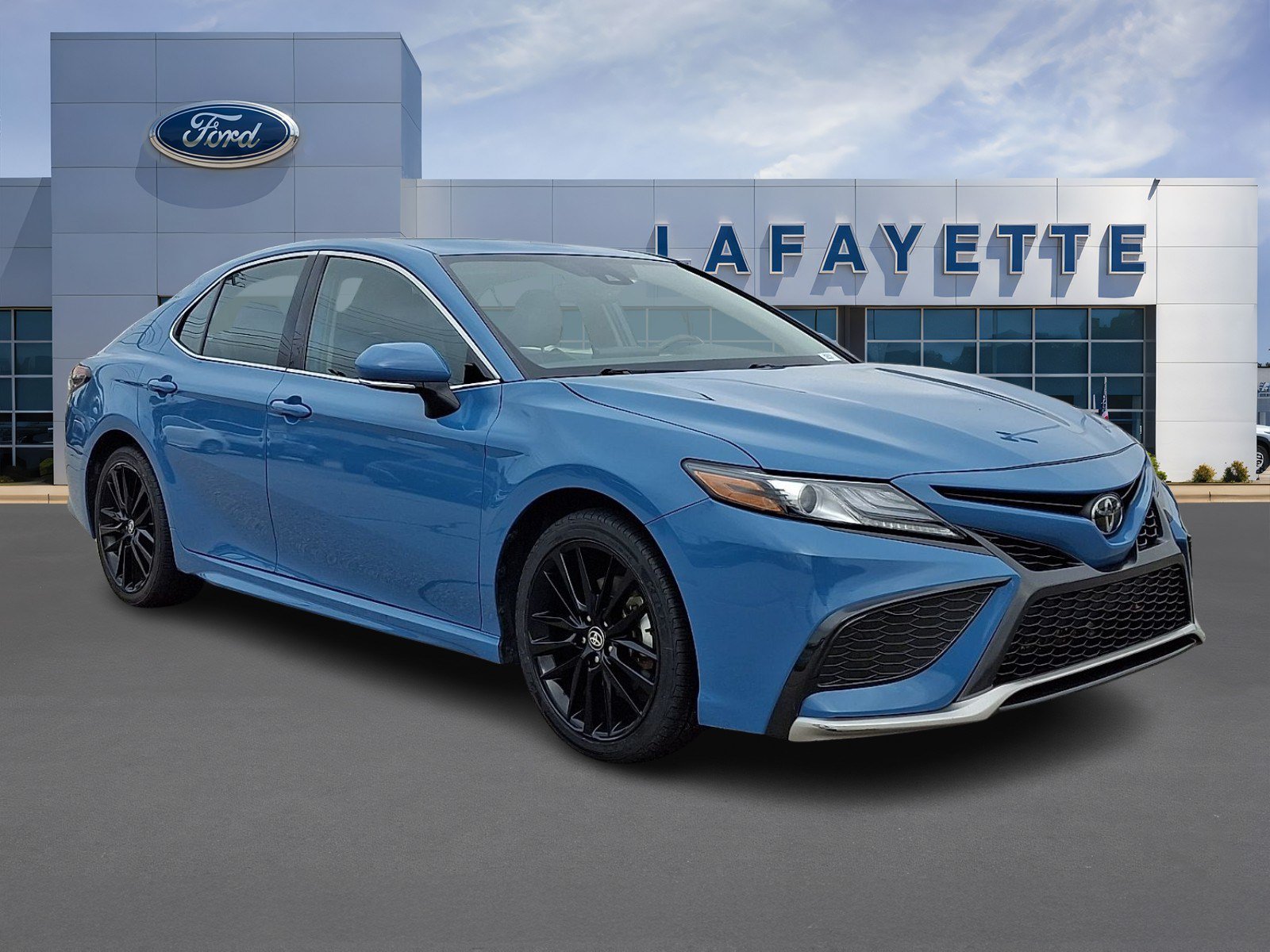 Used 2024 Toyota Camry XSE FWD image 1