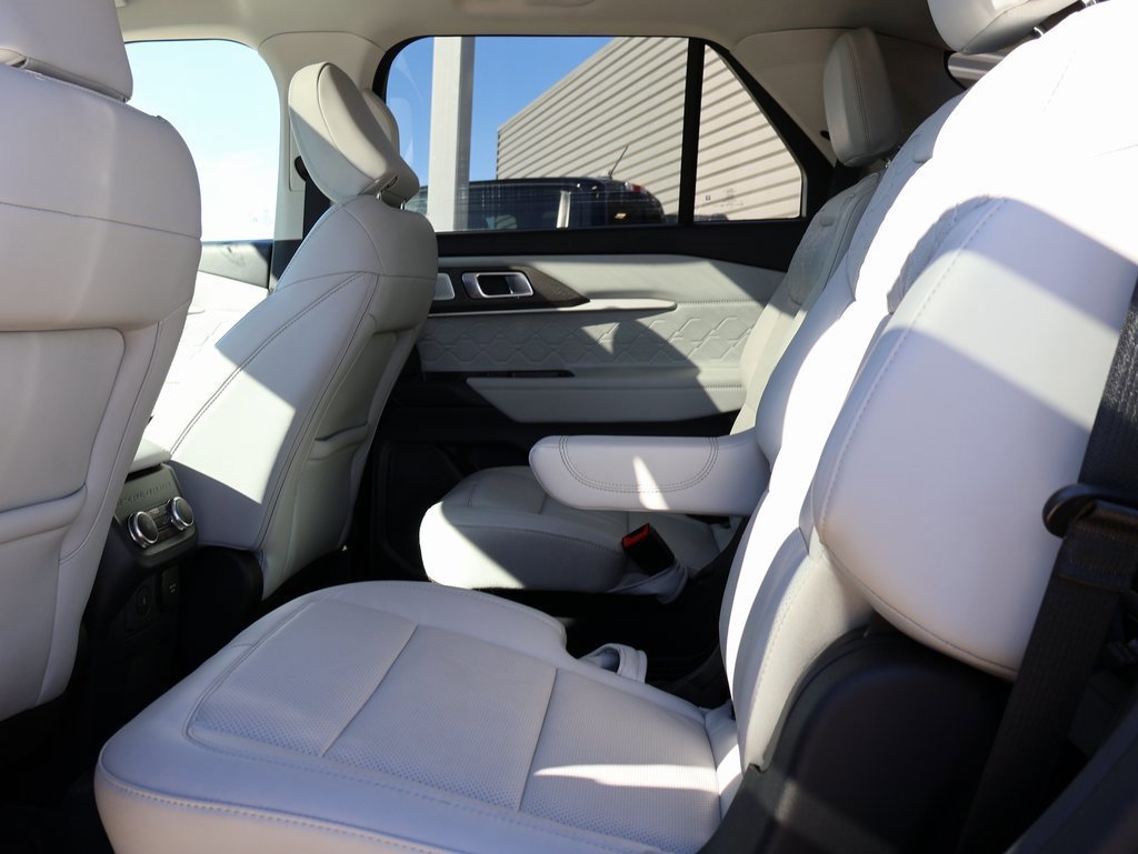 Certified 2025 Ford Explorer Platinum w/ LUX Leather Package image 19