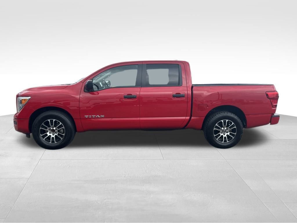 Used 2023 Nissan Titan SV image 2