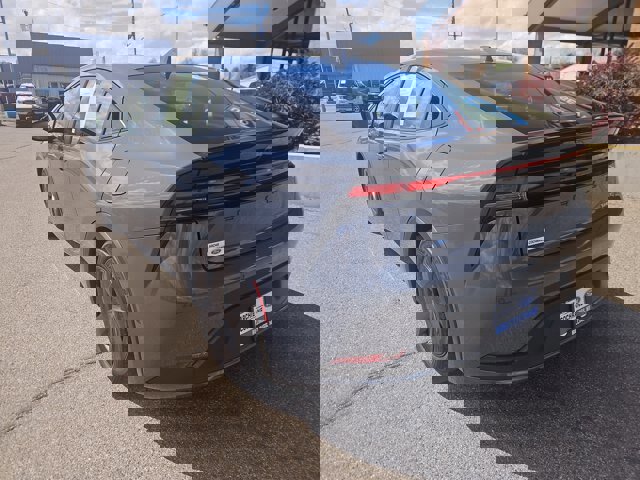 Used 2024 Toyota Prius LE AWD/4WD image 4