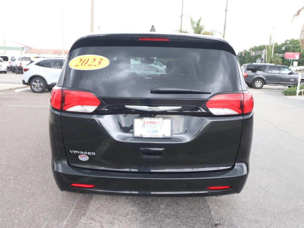 Used 2023 Chrysler Voyager LX FWD image 4