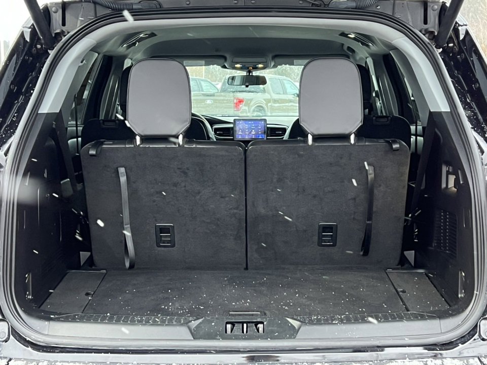 Certified 2022 Ford Explorer XLT w/ Equipment Group 202A image 35