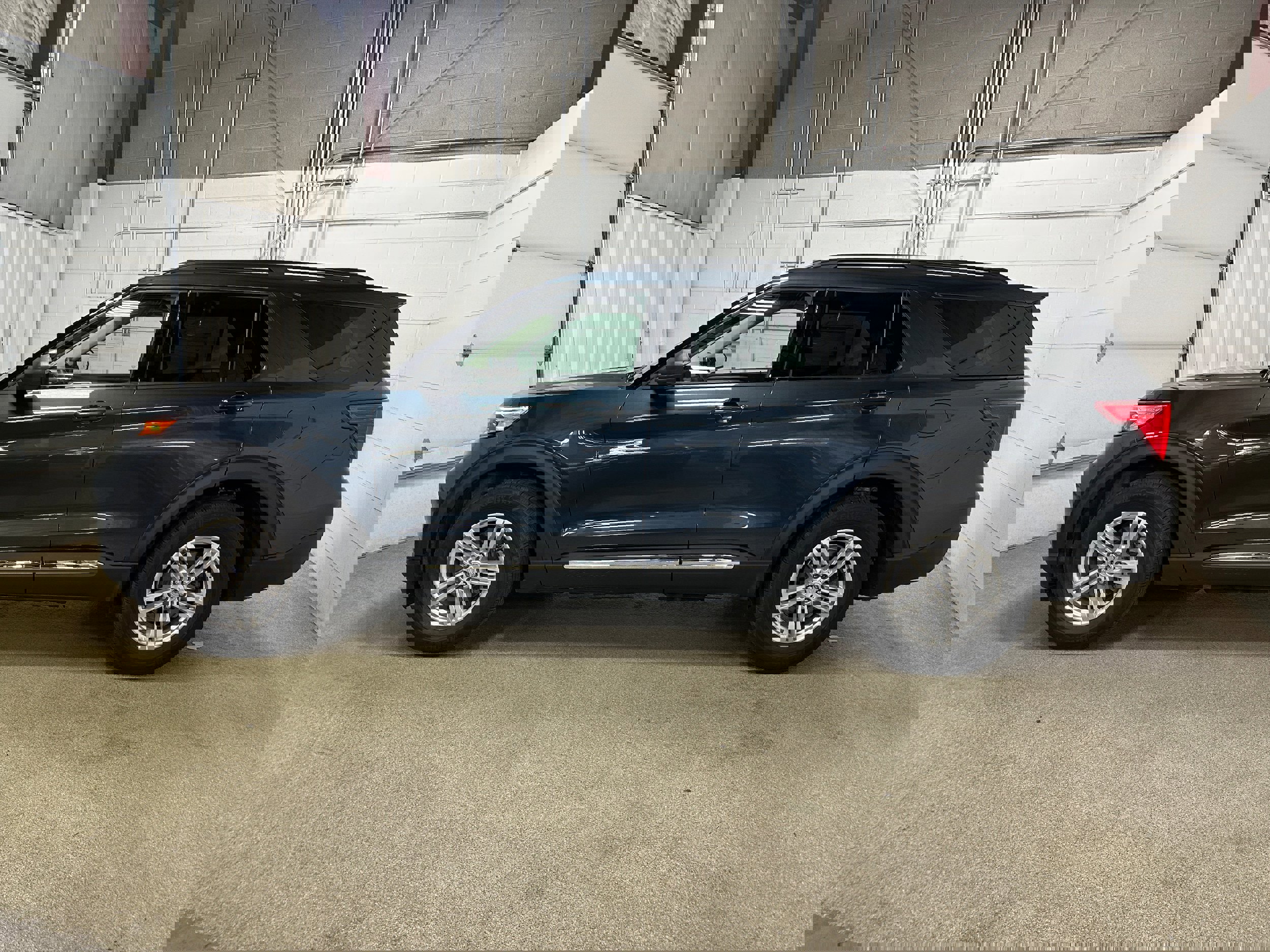 Certified 2023 Ford Explorer XLT w/ Equipment Group 202A image 6